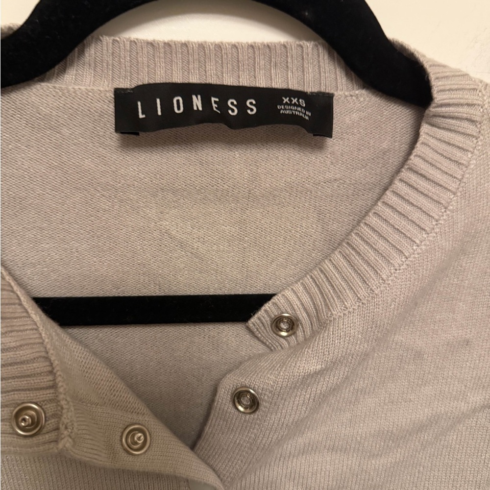Lioness Head in the Clouds Crewneck Cardigan size XXS Neutral Soft - Picture 5 of 10